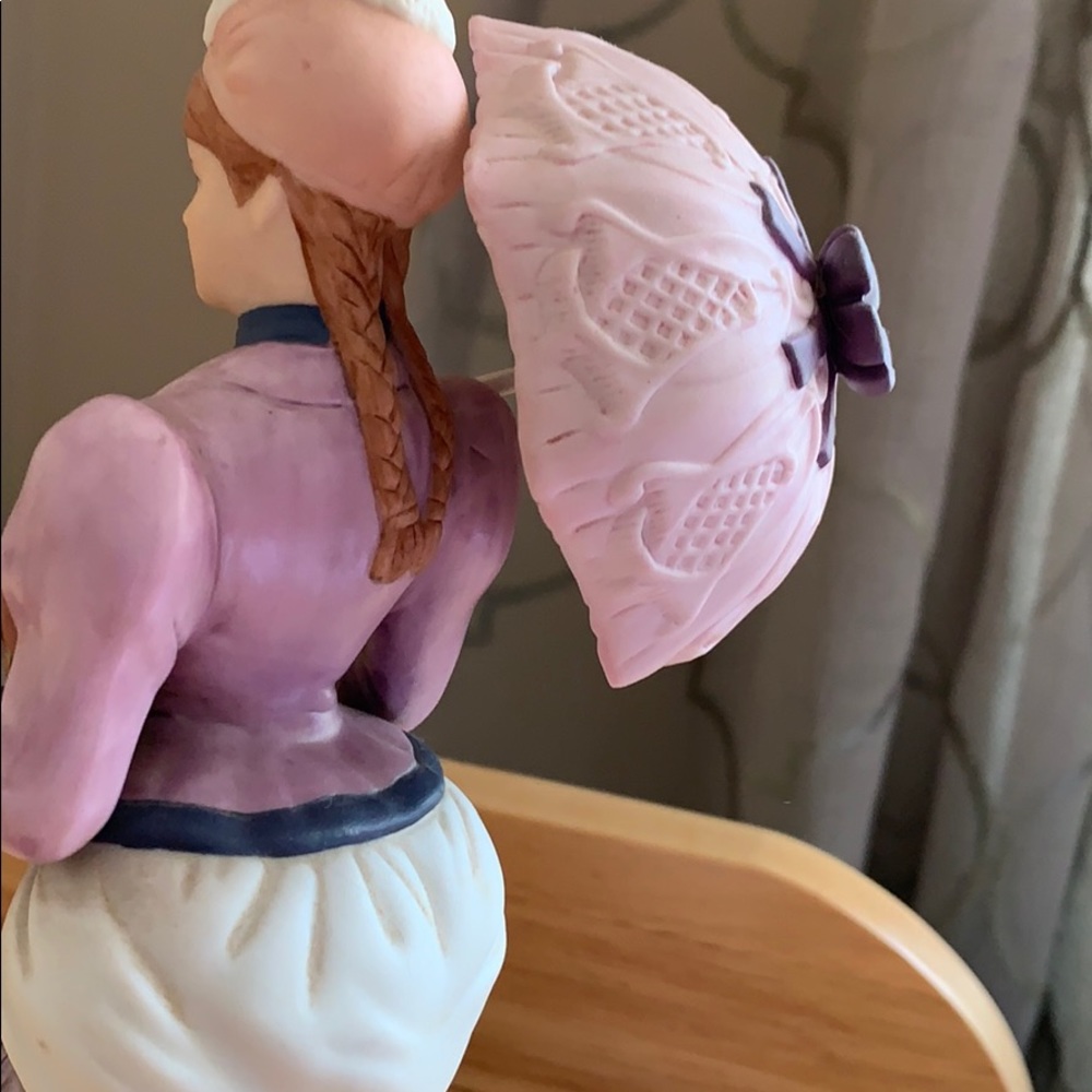 Statue - Picture 3 of 5